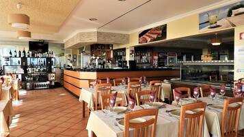 Desayuno continental gratuito y diario