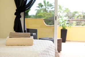 Minibar, coffres-forts dans les chambres, rideaux occultants