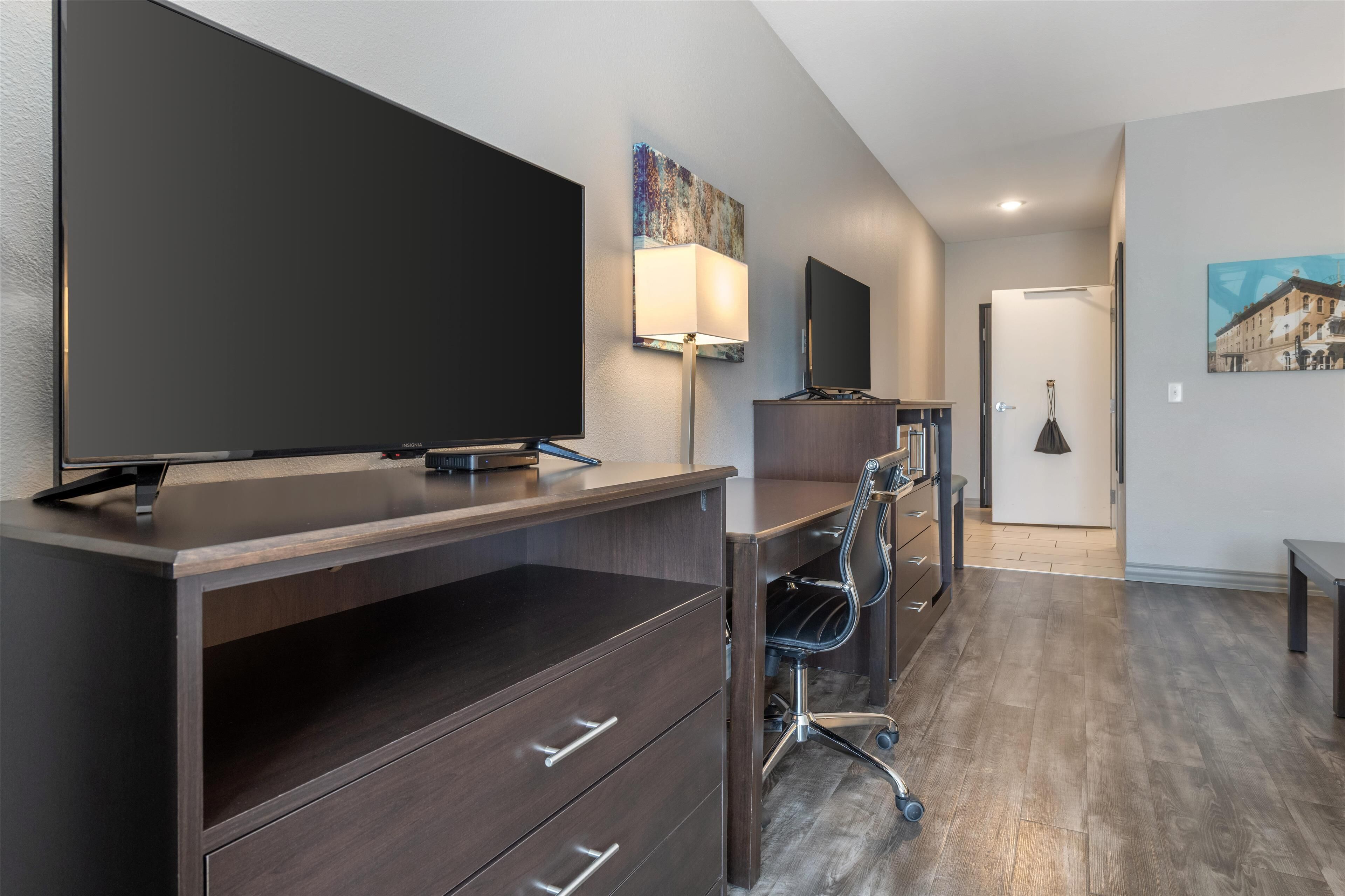 suite, 1 king bed, accessible, refrigerator & microwave (with sofabed) | hypo-allergenic bedding, pillow-top beds, desk, iron/ironing board