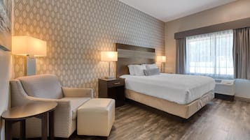 Standardzimmer, 1 King-Bett, barrierefrei, Kühlschrank und Mikrowelle | Allergikerbettwaren, Pillowtop-Betten, Schreibtisch