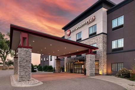 Exterior. Best Western Plus Saint Peter