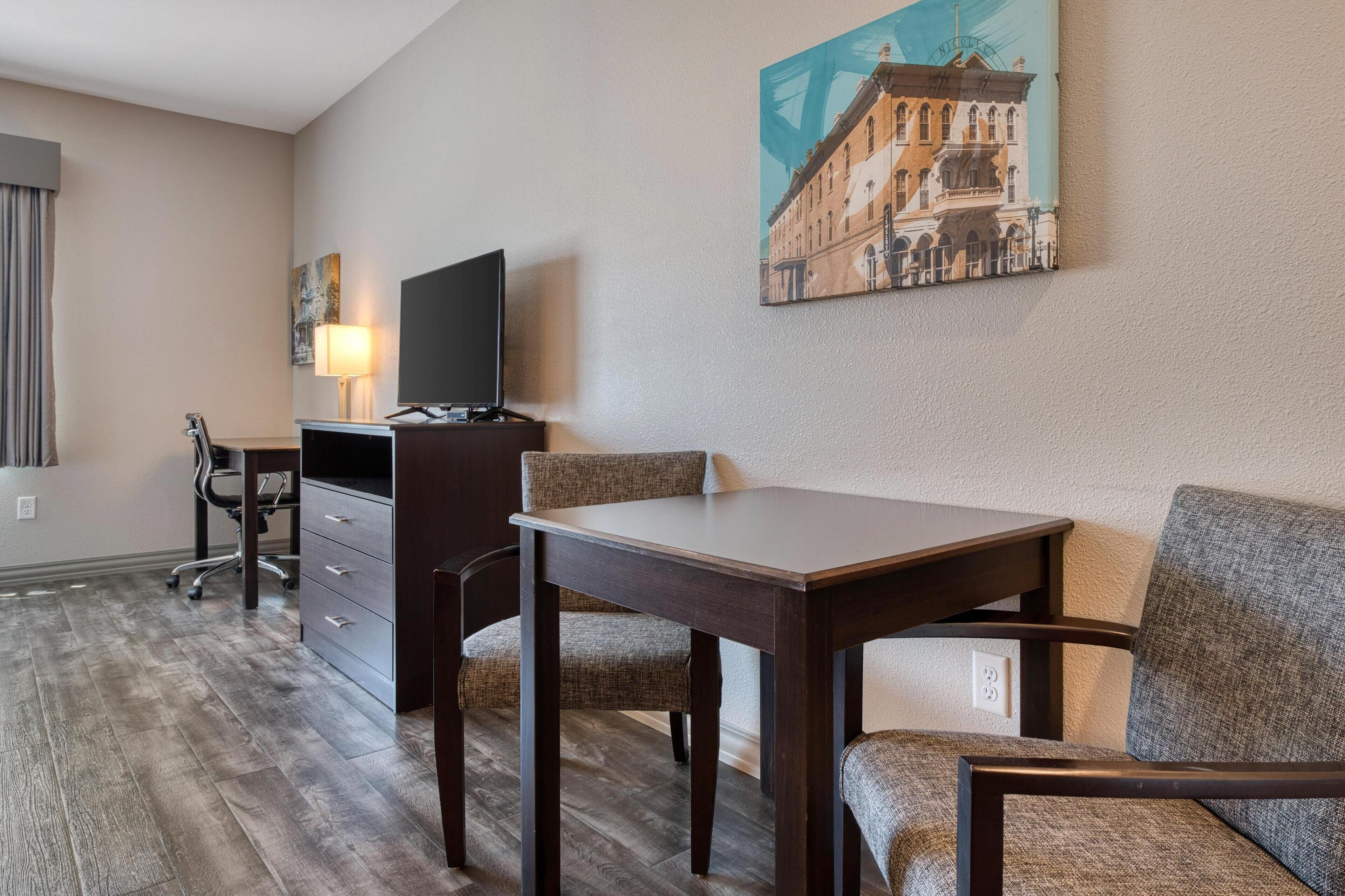 suite, 1 king bed, non smoking, kitchenette (with sofabed) | hypo-allergenic bedding, pillow-top beds, desk, iron/ironing board