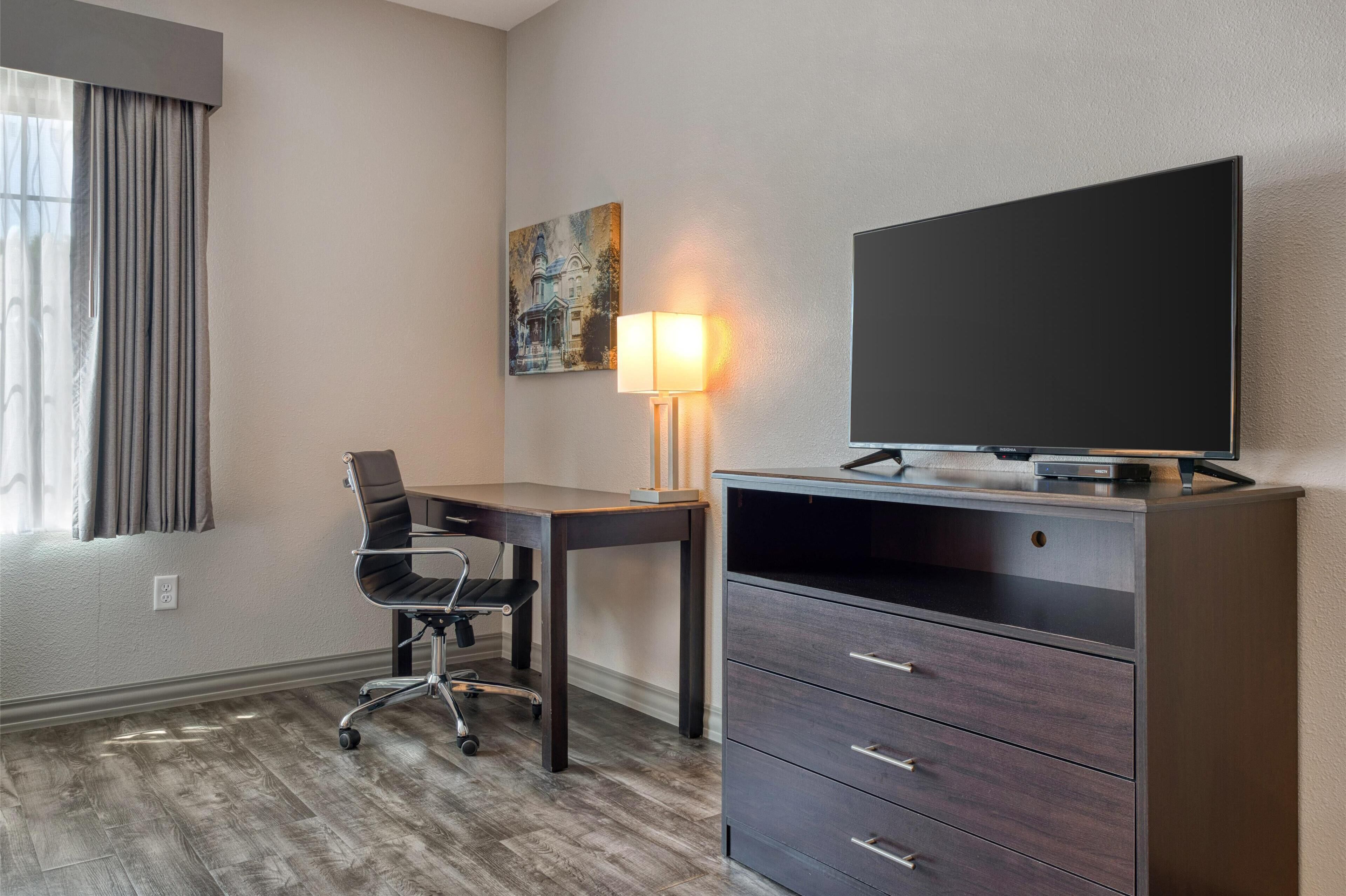 suite, 1 king bed, non smoking, kitchenette (with sofabed) | hypo-allergenic bedding, pillow-top beds, desk, iron/ironing board