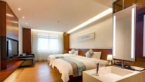 A hotel room with two beds, a TV, a large mirror, and a modern bathroom. - Best Western Plus Qingxinyuan Hotel Zhangjiajie (Zhangjiajie)