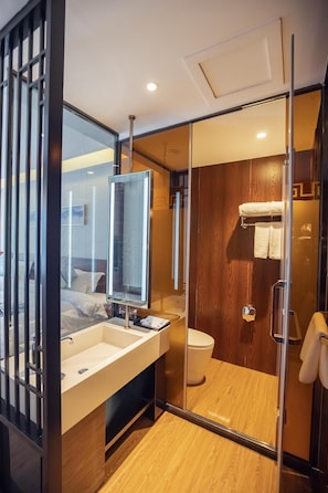Dusche, Regendusche, kostenlose Toilettenartikel, Haartrockner