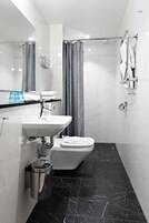 Secador de pelo, piso con calefacción en el baño, toallas, jabón