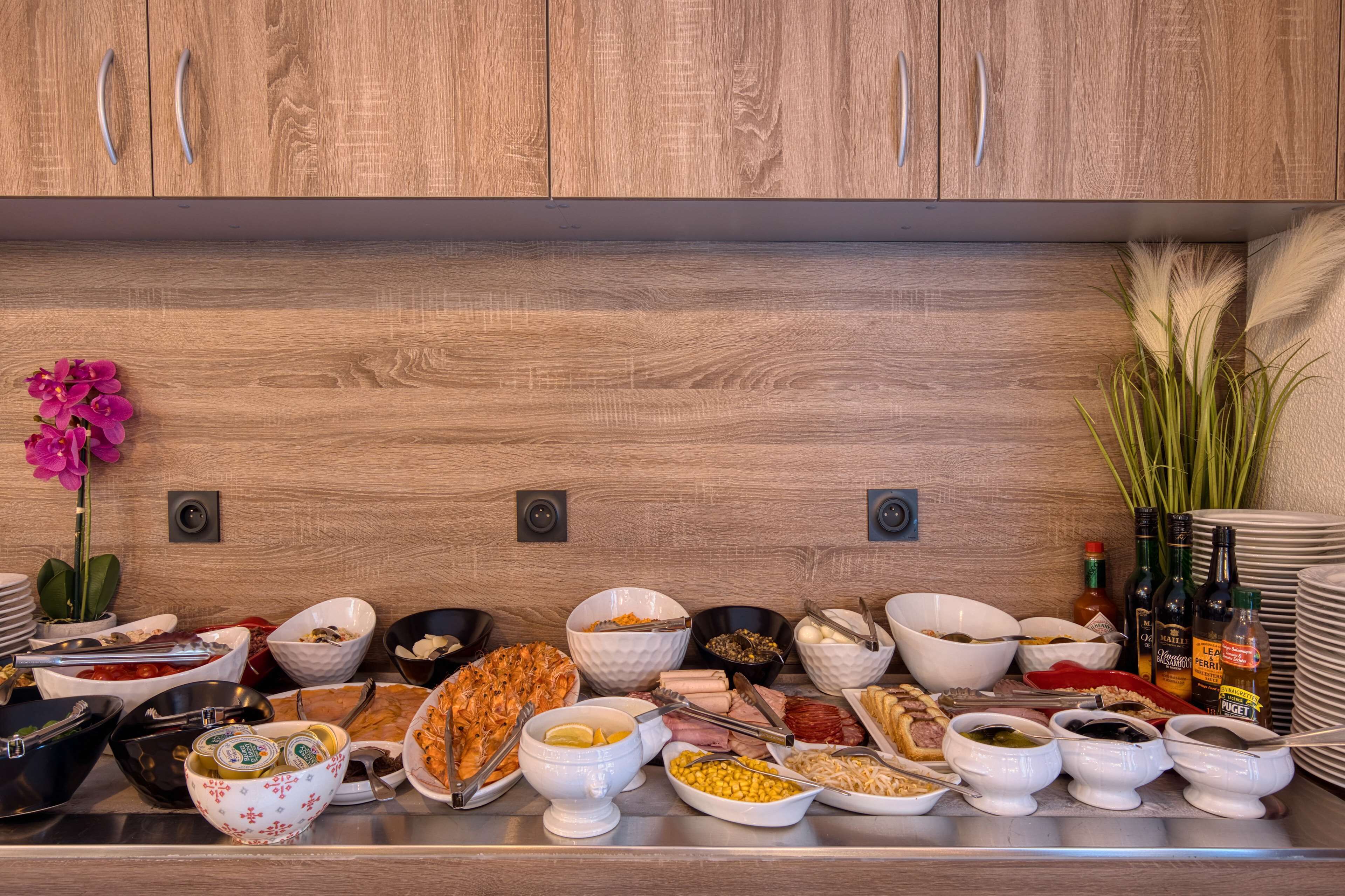 lunch and dinner served