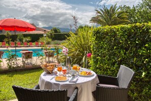 Daily buffet breakfast for a fee - Best Western Le Vauban (Prades)