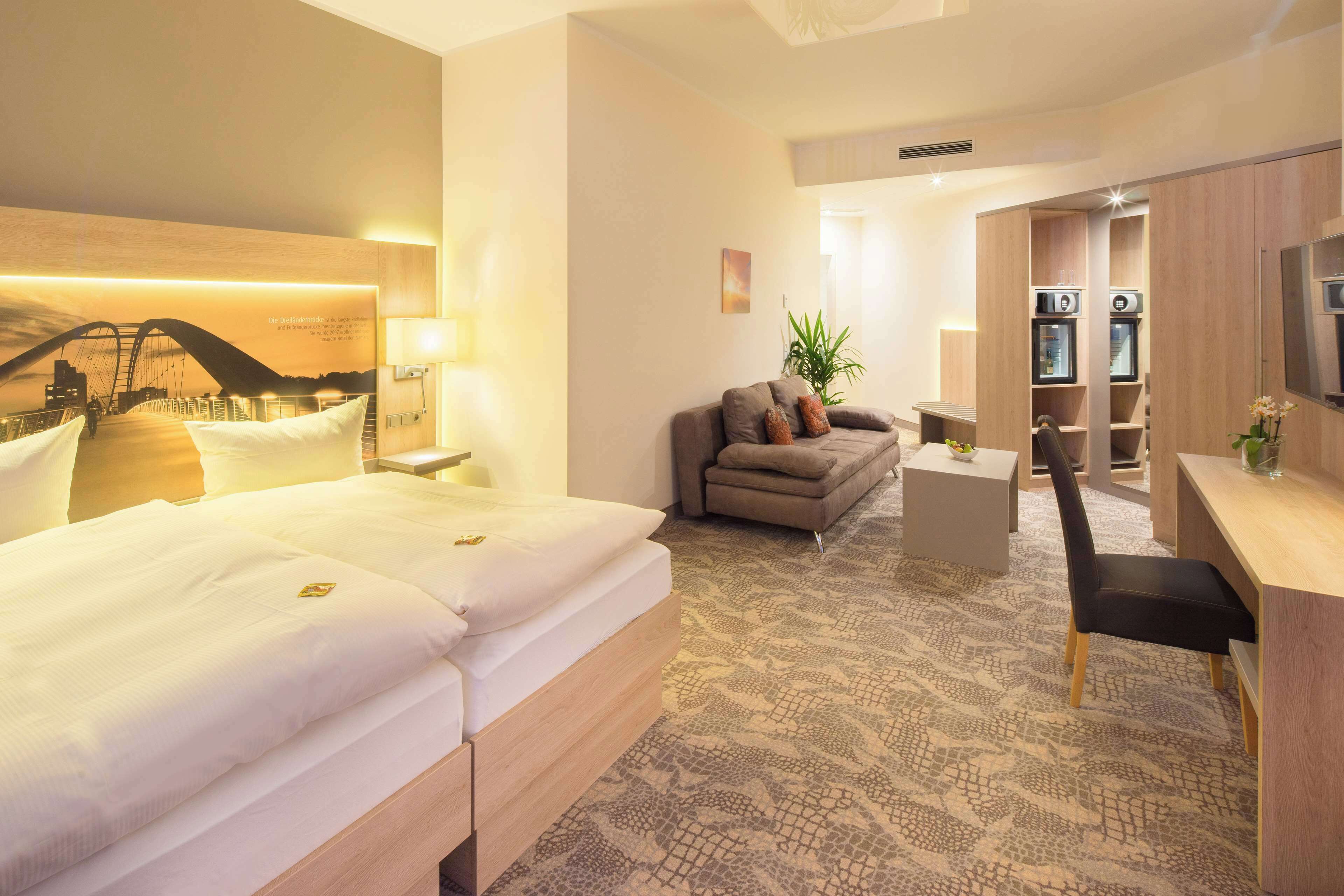 deluxe double room, 1 double bed with sofa bed (with sofabed) | hypo-allergenic bedding, minibar, in-room safe, desk