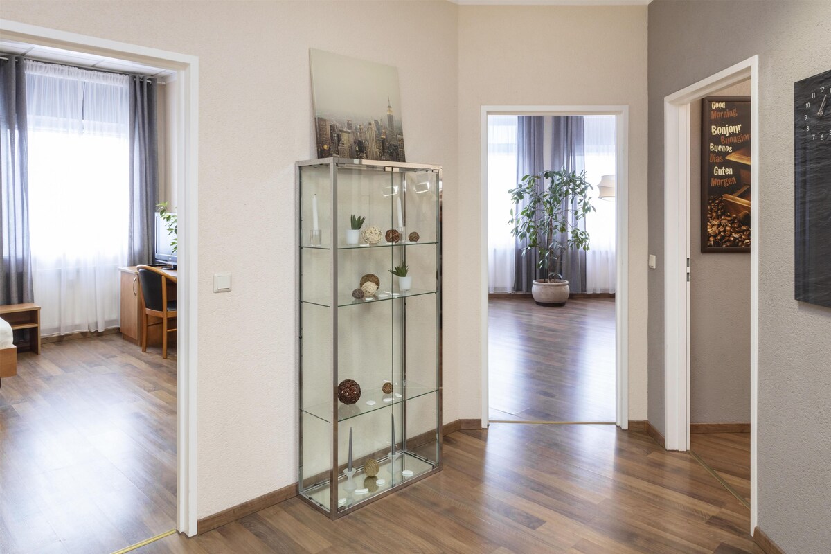 Appartement, 4 slaapkamers, kitchenette (with Sofabed) | Hypoallergeen beddengoed, een minibar, een kluis op de kamer, een bureau