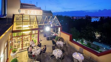 Alimentos y bebidas