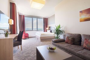 Deluxe Double Room, 1 Double Bed with Sofa bed (with Sofabed) | Hypo-allergenic bedding, minibar, in-room safe, desk - Best Western Hotel Dreilaenderbruecke (Weil am Rhein)