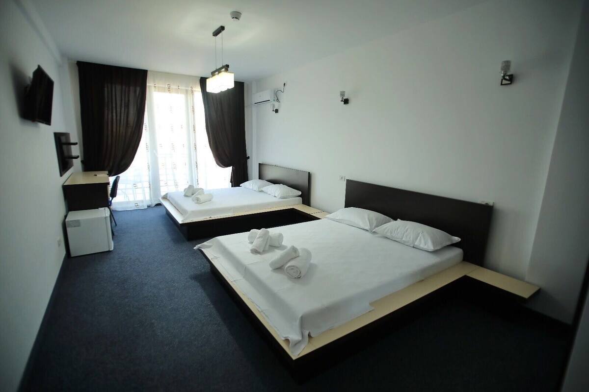 Chambre Quadruple, vue canal