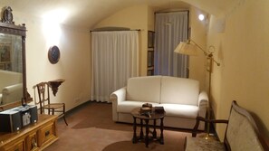 Fireplace, books, stereo