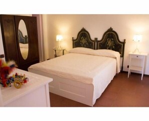Phòng Suite, quang cảnh vườn | Trang trí khác biệt, trang bị nội thất với thiết kế riêng biệt, bàn