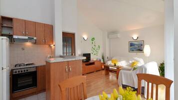 Apartment, 1 Bedroom, Balcony | Private kitchen