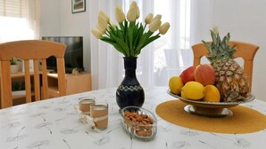 Apartamento, 1 quarto, terraço, vista para o mar | Sala de jantar