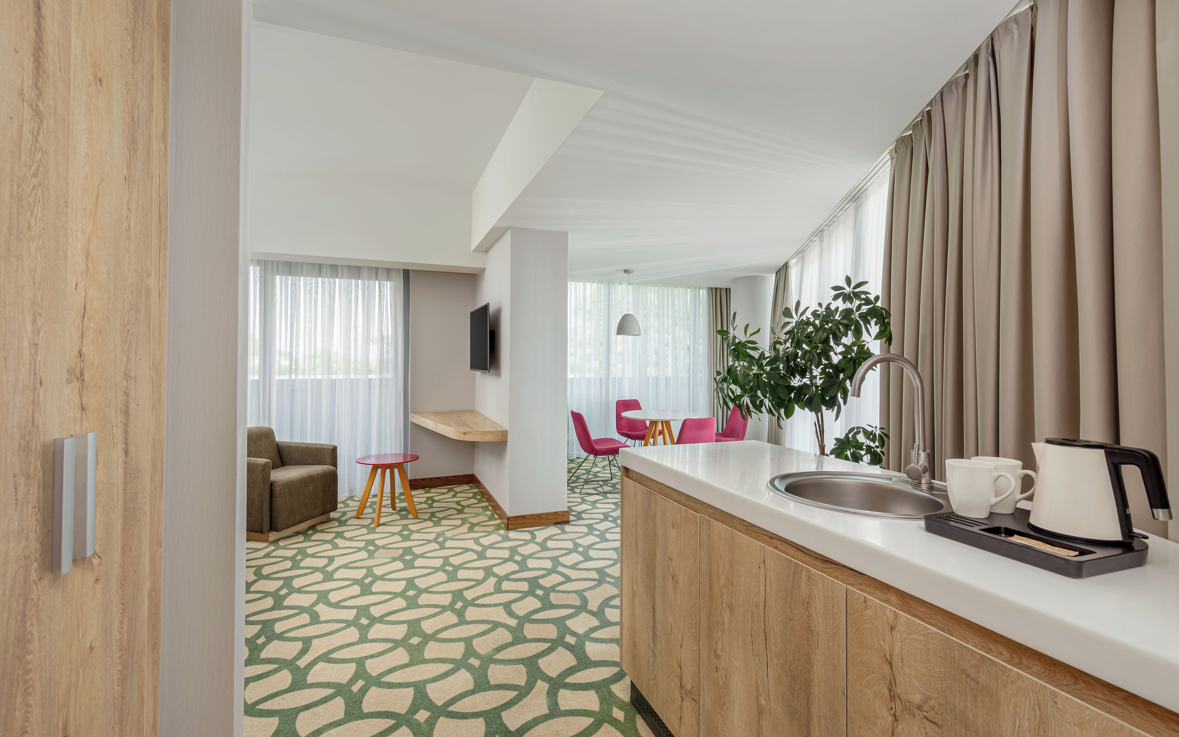 family room with terrace | 1 bedroom, minibar, desk, laptop workspace