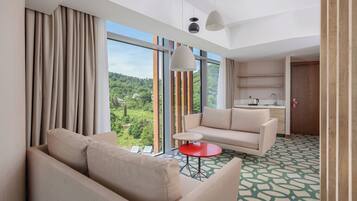 1 bedroom, minibar, desk, laptop workspace