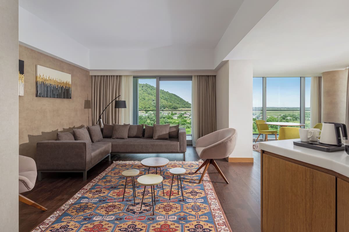 King Suite with Terrace | 1 camera, minibar, una scrivania, postazione laptop