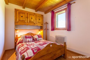 4 slaapkamers, een strijkplank/strijkijzer, gratis wifi
