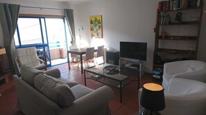TV, fireplace, DVD player, books - Nice Comfortable apartment (large 125 m2) near the beach in nazare (Nazare)