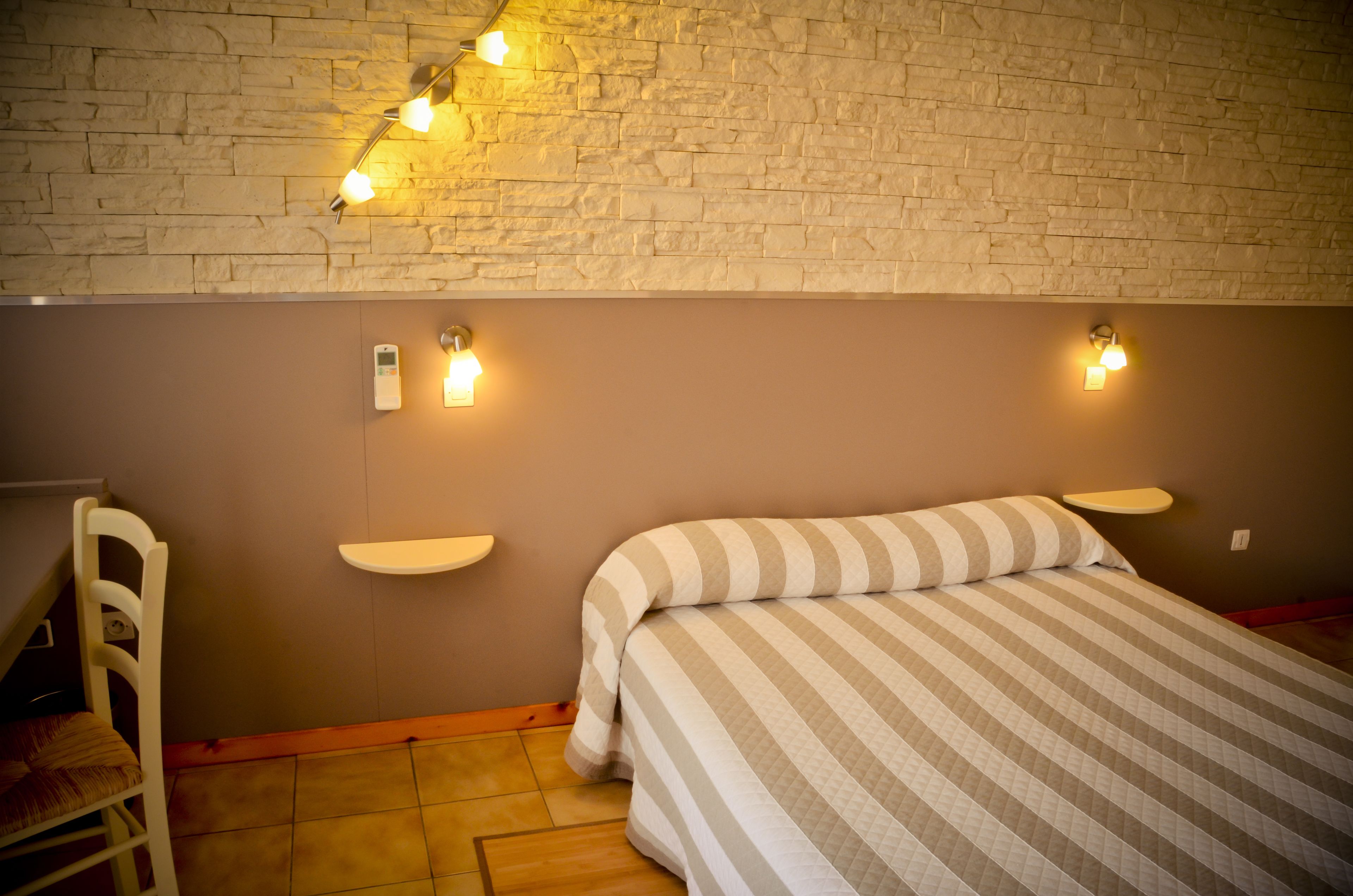 standard room, 1 double bed | 1 bedroom, individually decorated, individually furnished, desk