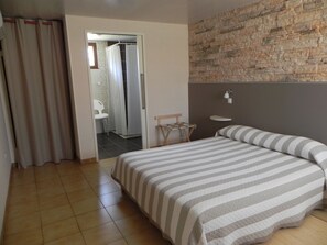 Standard Room, 1 Double Bed | 1 bedroom, individually decorated, individually furnished, desk