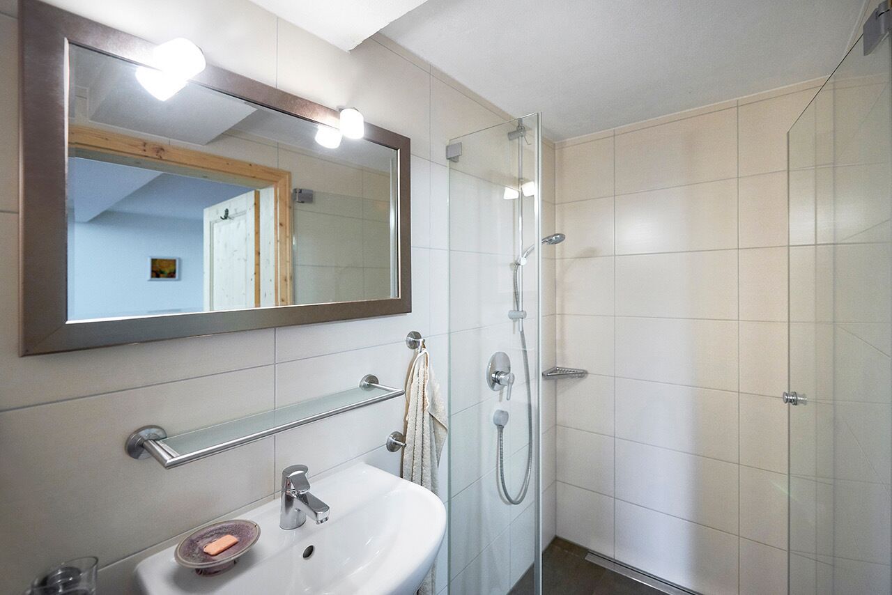 Zimmer, Gartenblick | Badezimmer | Badewanne und Dusche (separat), Haartrockner