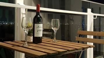 Comfort Apartment, 1 Queen Bed | Balcony