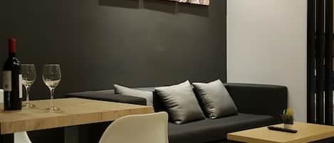Comfort-huoneisto, 1 keskisuuri parisänky | Olohuone | LED-televisio