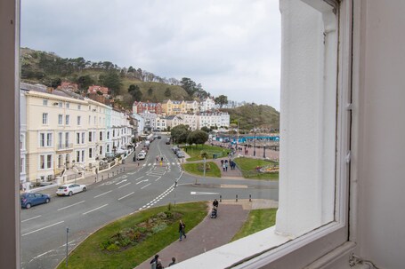 Beachside Guest House - Image 5