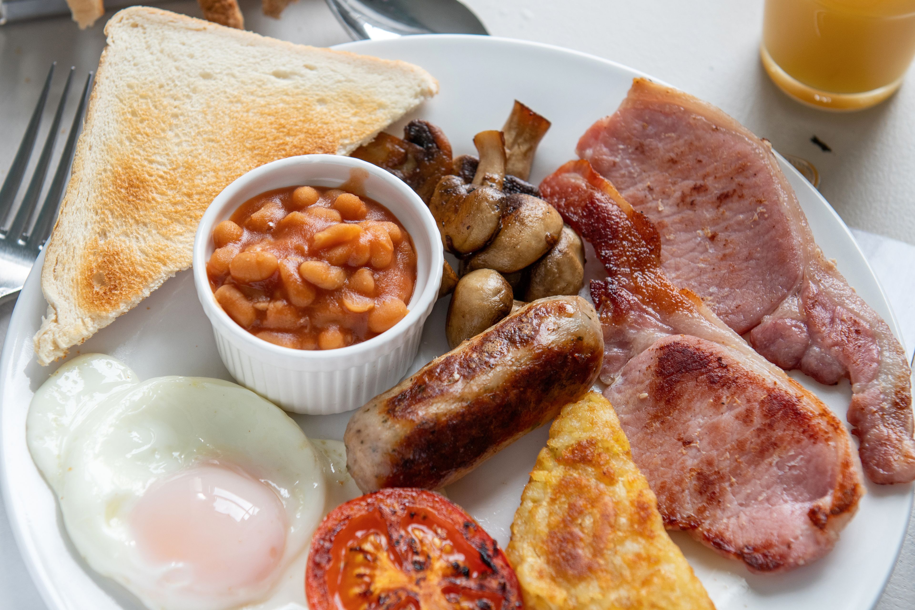 free daily english breakfast