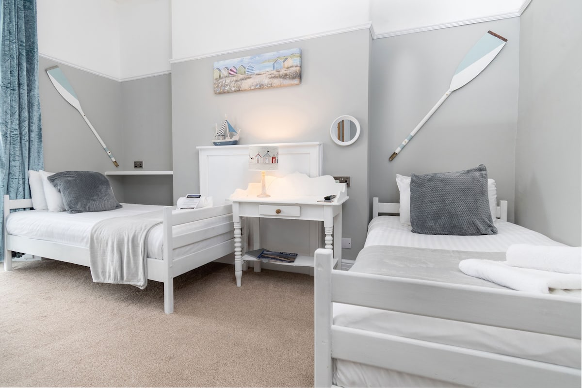 Deluxe Twin Room, 2 Twin Beds | Premium bedding, individually decorated, individually furnished