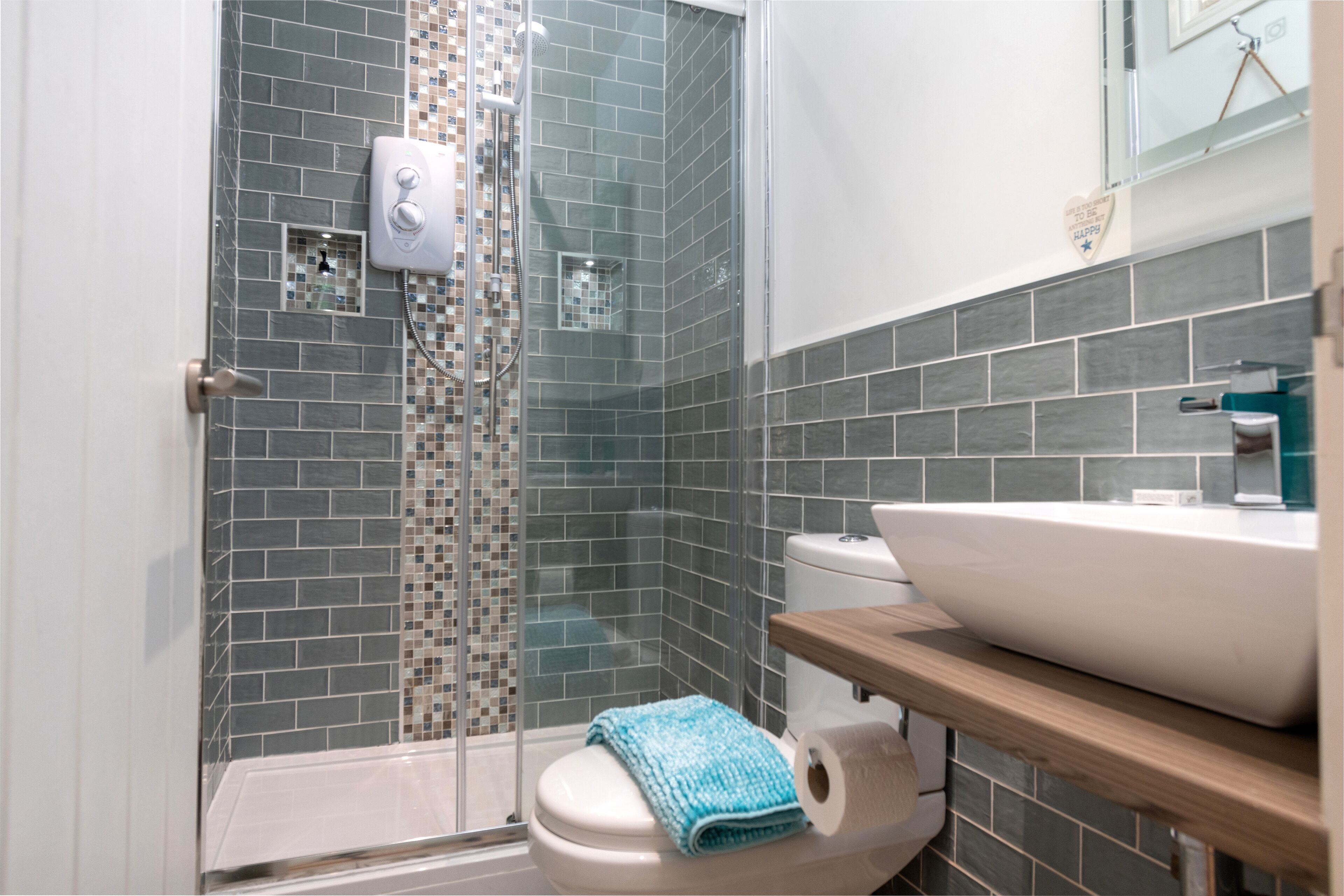 standard double room, 1 double bed | bathroom | shower, hair dryer, towels