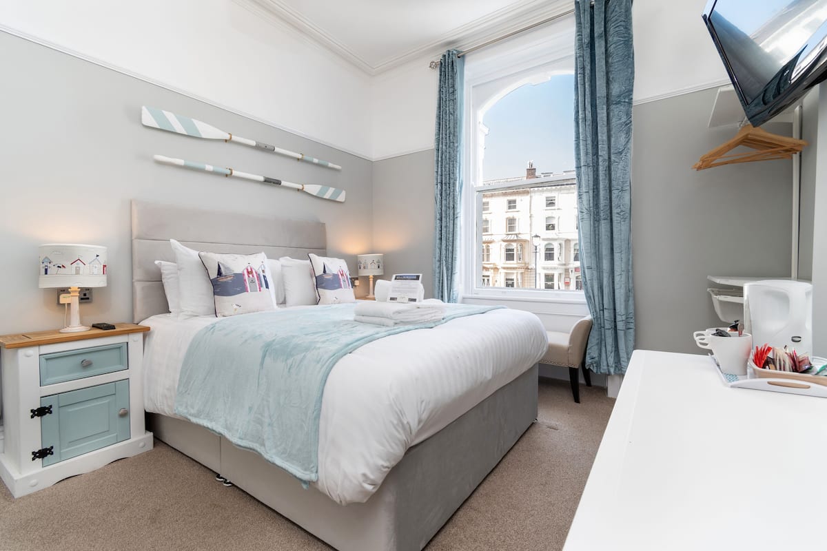 superior double room, 1 king bed, partial sea view | premium bedding, individually decorated, individually furnished