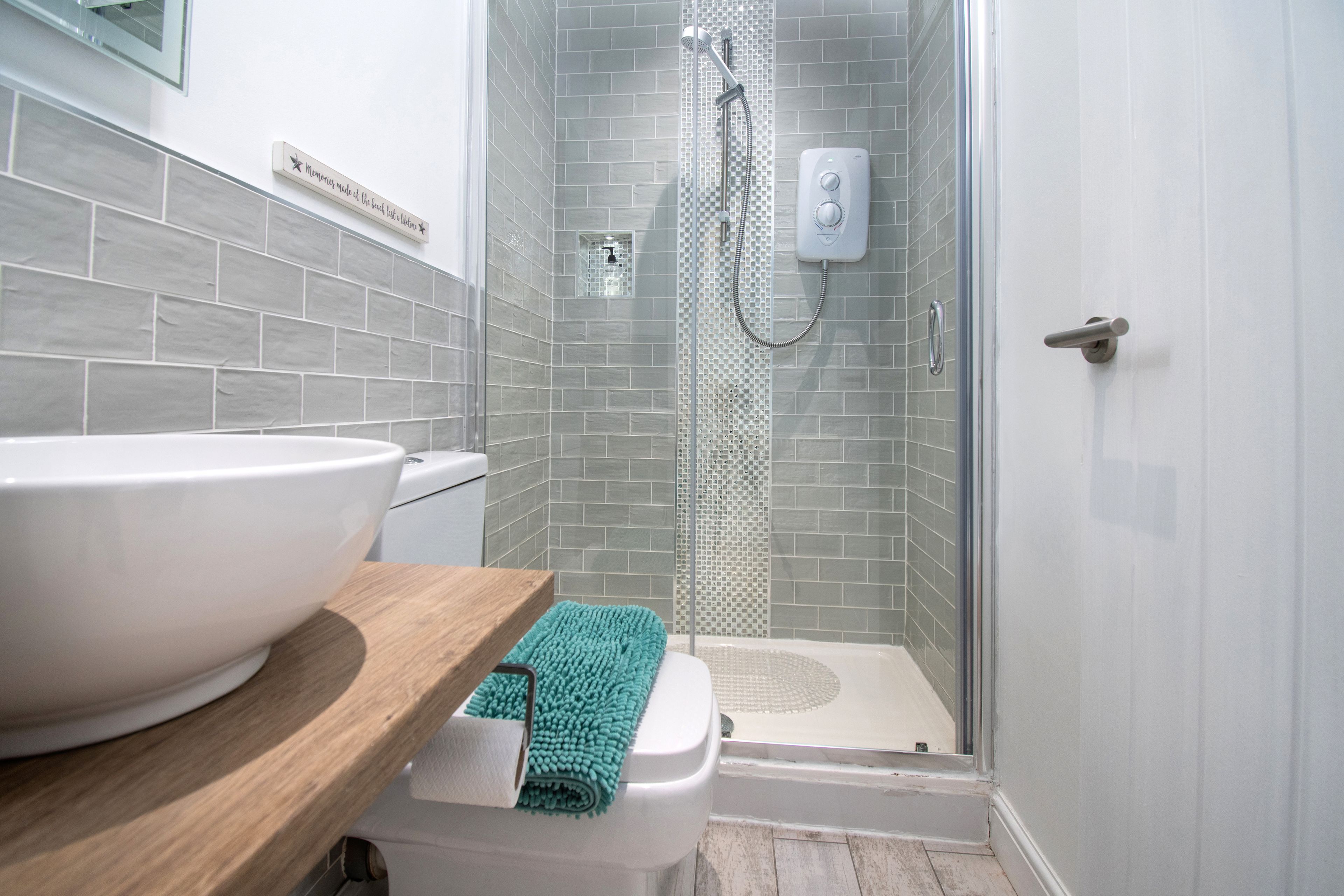 superior room, 1 king bed | bathroom | shower, hair dryer, towels