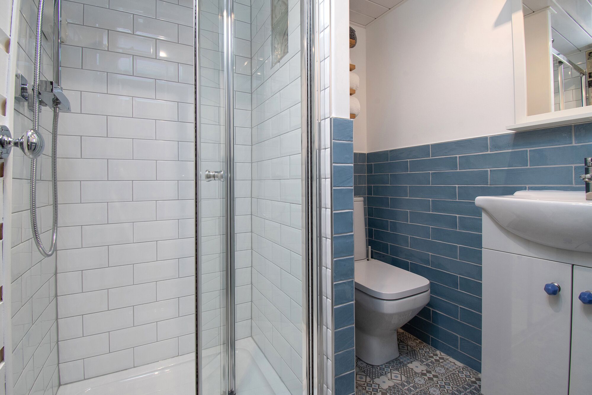 deluxe double or twin room | bathroom | shower, hair dryer, towels