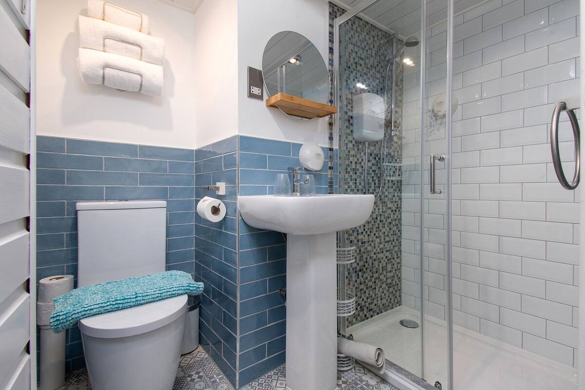 superior double room, 1 king bed, partial sea view | premium bedding, individually decorated, individually furnished