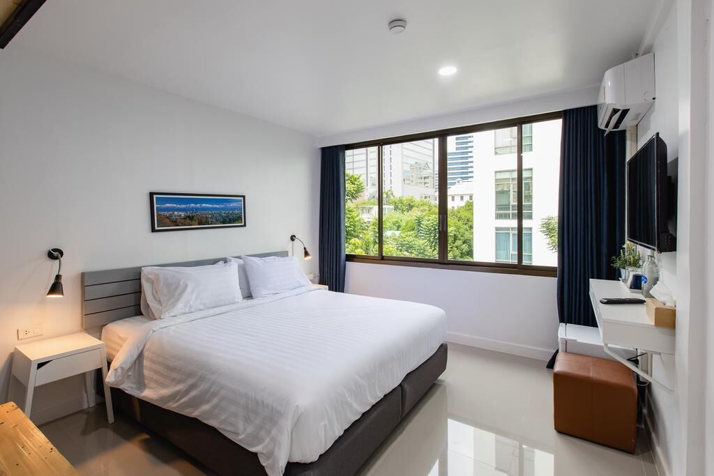 2 bedrooms, premium bedding, minibar, in-room safe