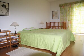 4 bedrooms, bed sheets