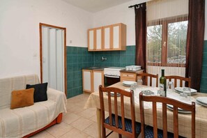 Leilighet (Two Bedroom Apartment) | Spiseområde på rommet