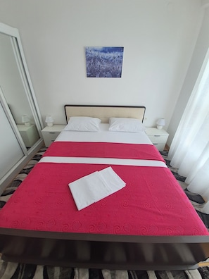 2 bedrooms, soundproofing, iron/ironing board, free WiFi