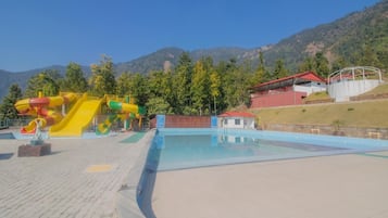 泳池