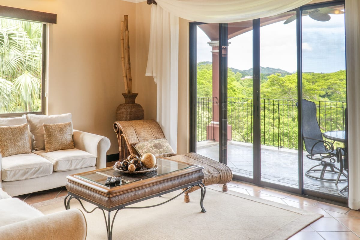 Bougainvillea 5306 - Luxury Apartment | 거실 공간