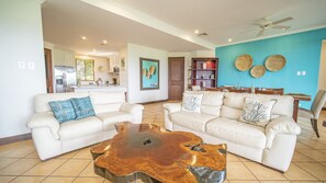 Bougainvillea 4 bedroom Luxury Condo - Reserva Conchal | Living area