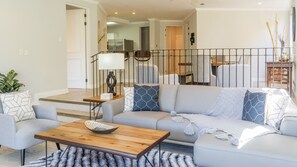 Bougainvillea 2102 - Luxury Apartment | Woonruimte