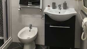 Deluxe Double Room (Grey Room) | Bathroom - Villa Longardi (Zafferana Etnea)