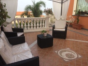 Exterior detail - Villa Longardi (Zafferana Etnea)