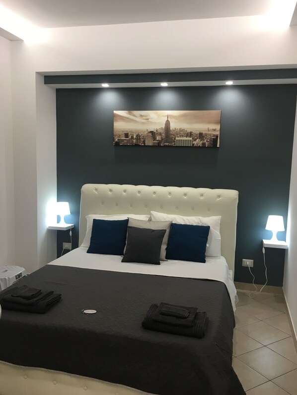 Deluxe Double Room (Grey Room) | Free minibar items, in-room safe, desk, iron/ironing board - Villa Longardi (Zafferana Etnea)